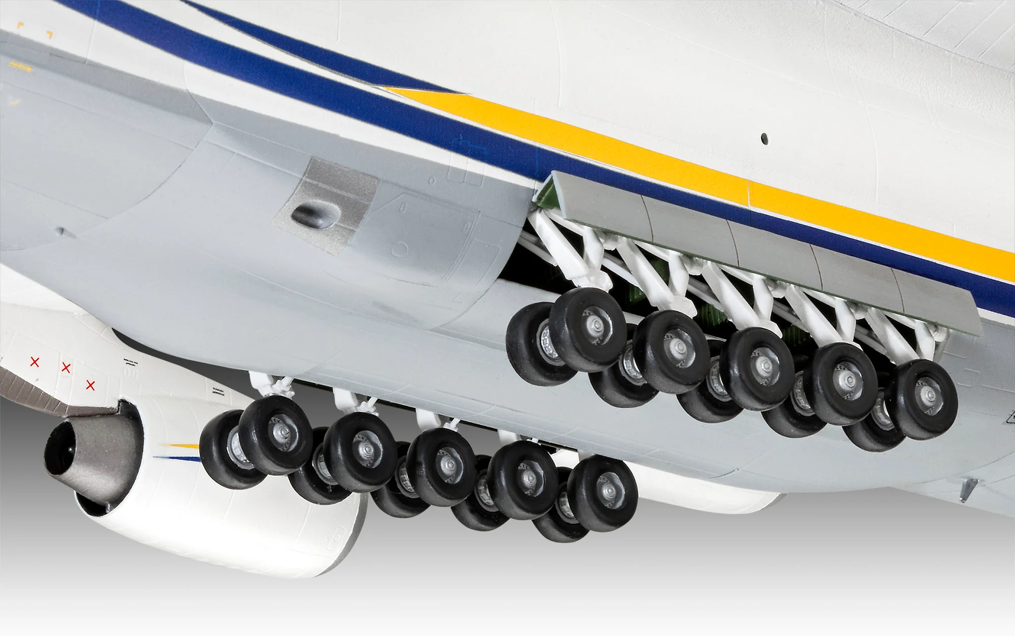 Antonov AN-124 "Ruslan" - Image 5