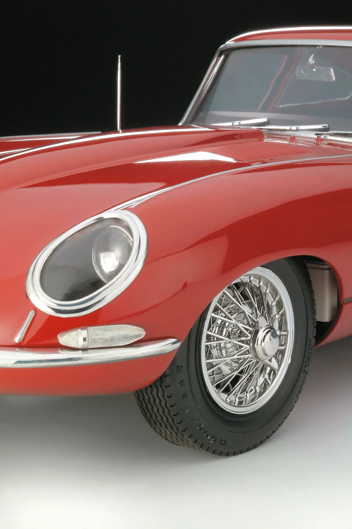 Jaguar E-Type - Image 2